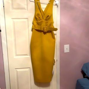 Never worn (tags attached) beautiful ASOS Dress with belt 🔥🔥🔥